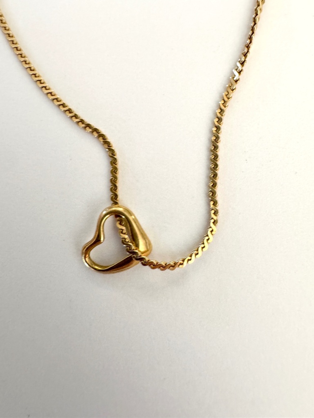 Vintage Classic Floating Heart Necklace in 14K gold